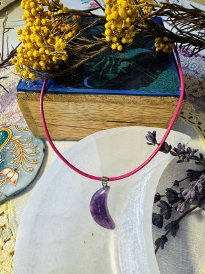 Collar Luna Amatista con cordón fucsia