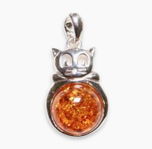 Colgante de gato de ámbar y plata