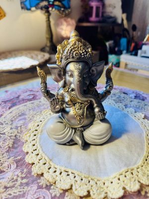 Ganesha ocre y Blanco