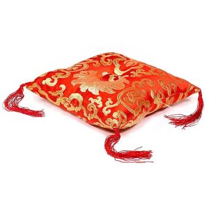 Cojín rojo floreado para cuenco sonoro