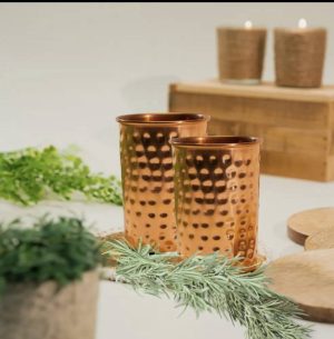 Juego de 2 vasos de cobre puro martillado
(300 ml - 100 g cada uno;