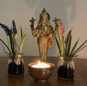 Estatua de Dhanvantari (Dhanvantri/Dios del Ayurveda) - Latón