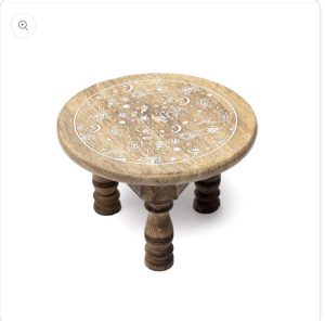 Mesita de altar redonda motivo místico madera de mango blanqueada